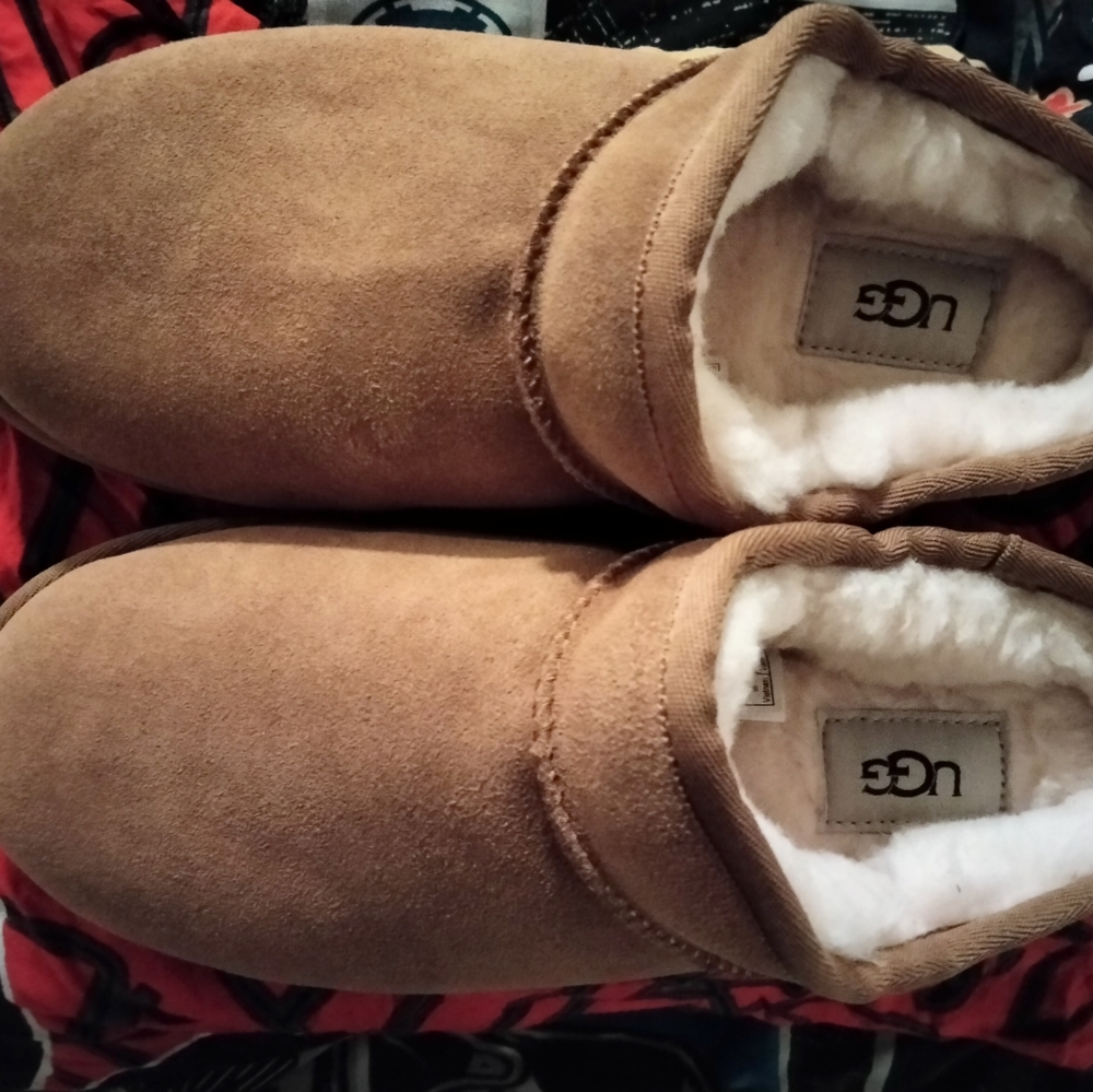 **NEW** Ugg Suede Classic Slipper